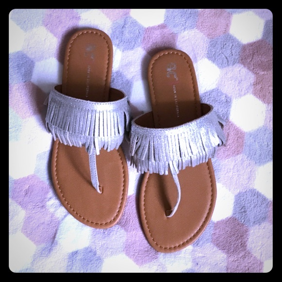 Metallic Fringe Flip flop sandal NEW IN BOX - Picture 6 of 6